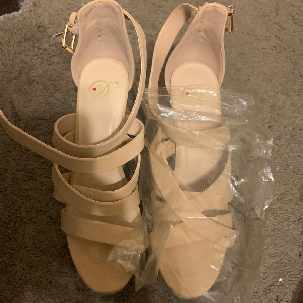 Strapy heel